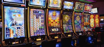 Beragam permainan meja seperti poker dan roulette dengan aturan klasik yang mudah dipahami
